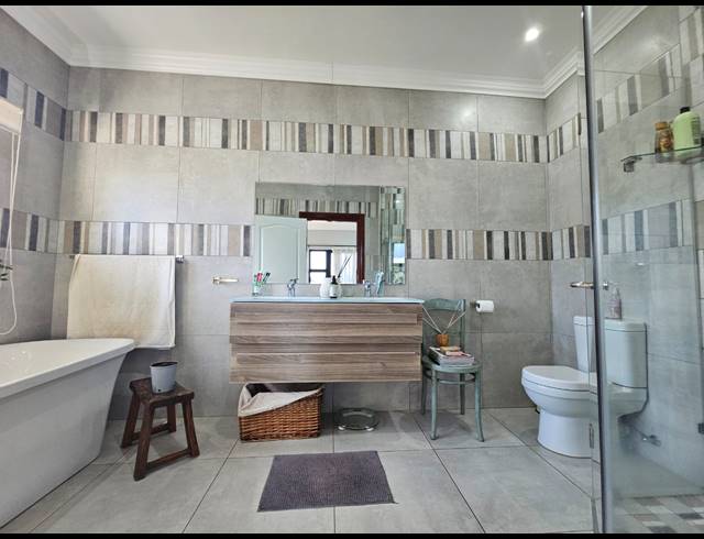 3 BEDROOM HOUSE FOR SALE IN NEW SALT ROCK CITY